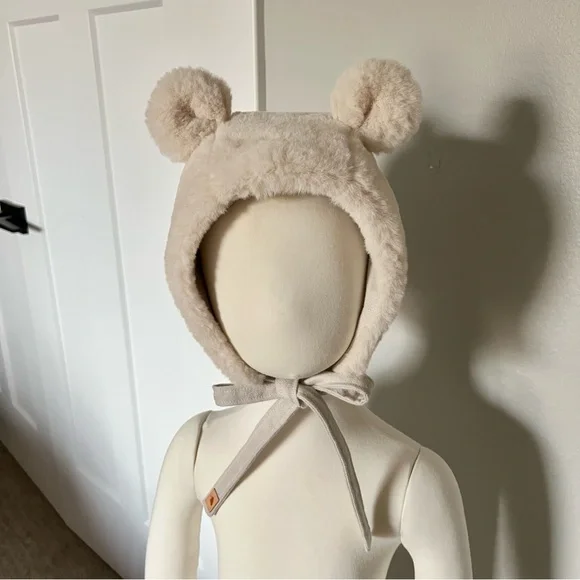 Native Fable Polar Bear Bonnet Size 2/3 Years